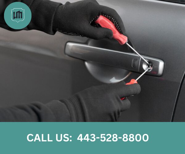 Baltimore City mobile locksmith arriving for emergency lockout service